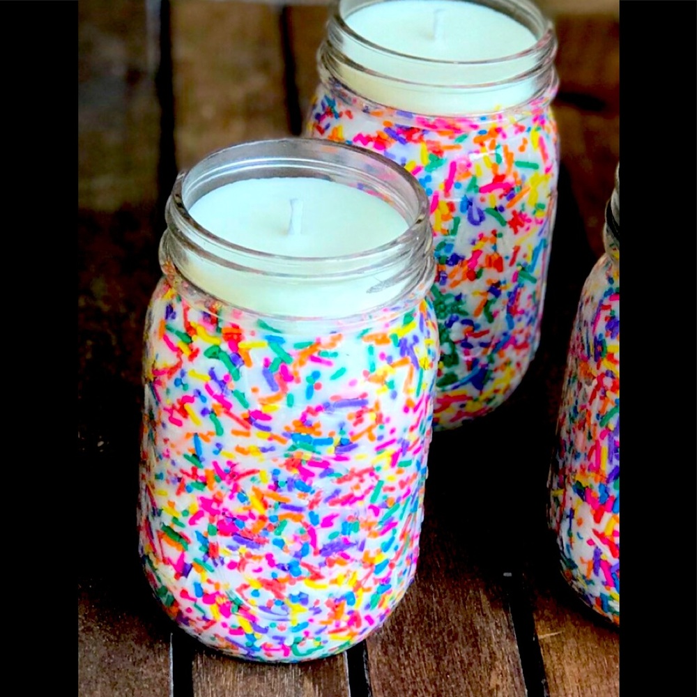 🕯🧁Vanilla Birthday Cake scented candle with fun confetti sprinkles 🧁🕯